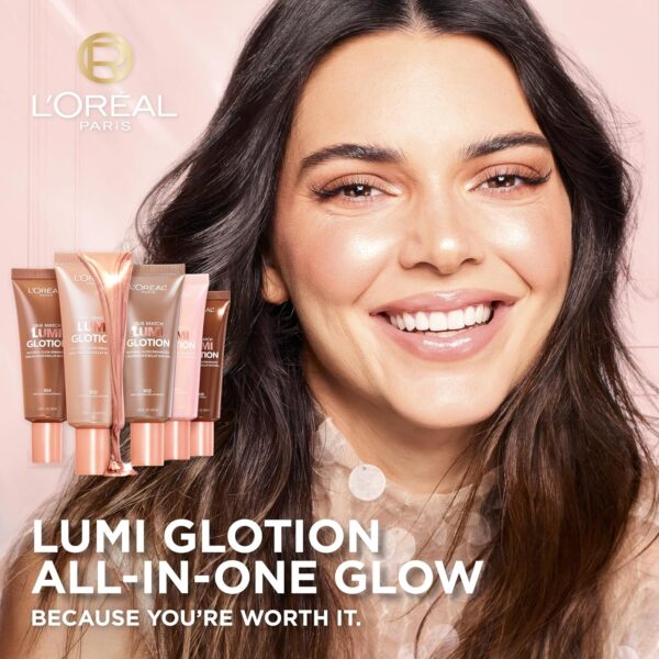 Highlighting effect of L’Oreal Lumi Glotion 902 Light on skin showing subtle radiance
