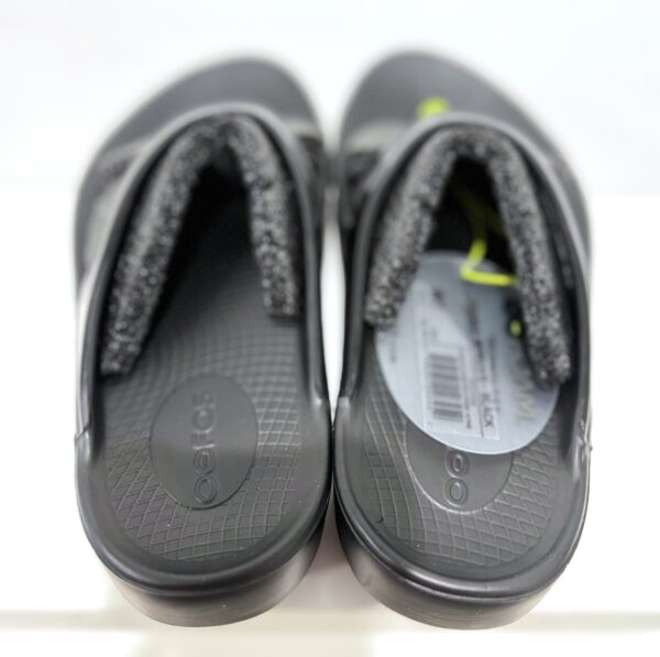 Top-down angle of OOFOS OOLALA recovery sandal in black with open toe design
