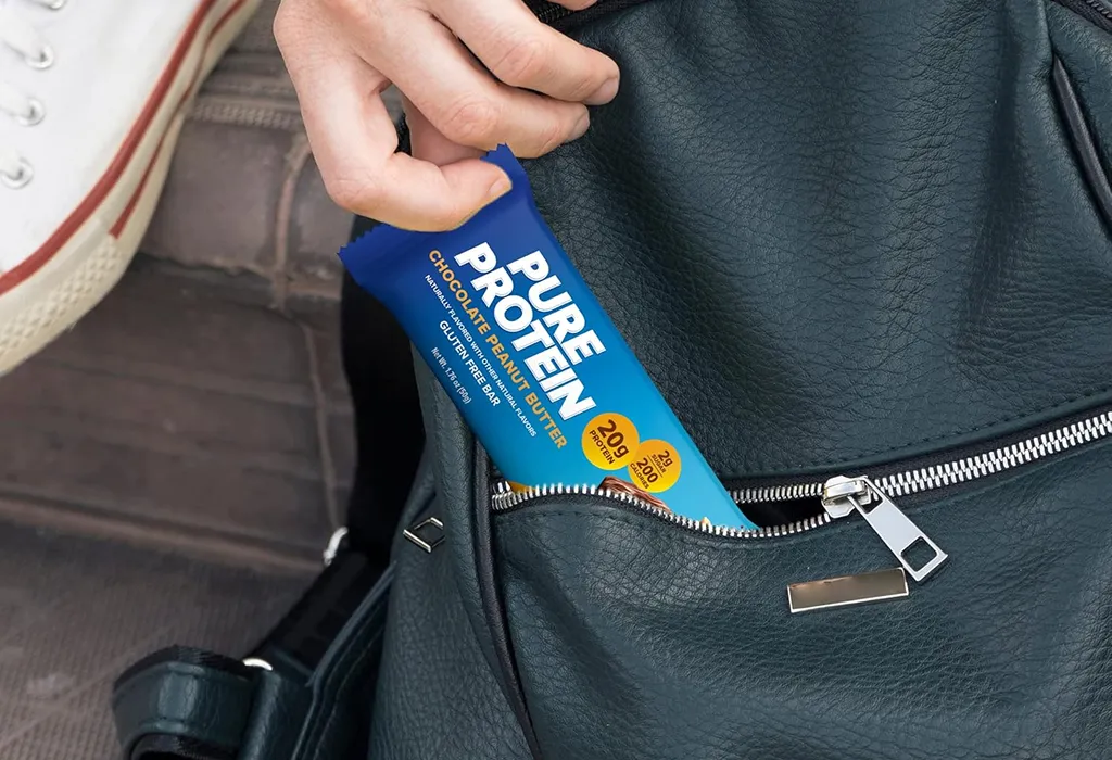 What are the best protein bars for weight loss displayed on a clean background for an expert review guide